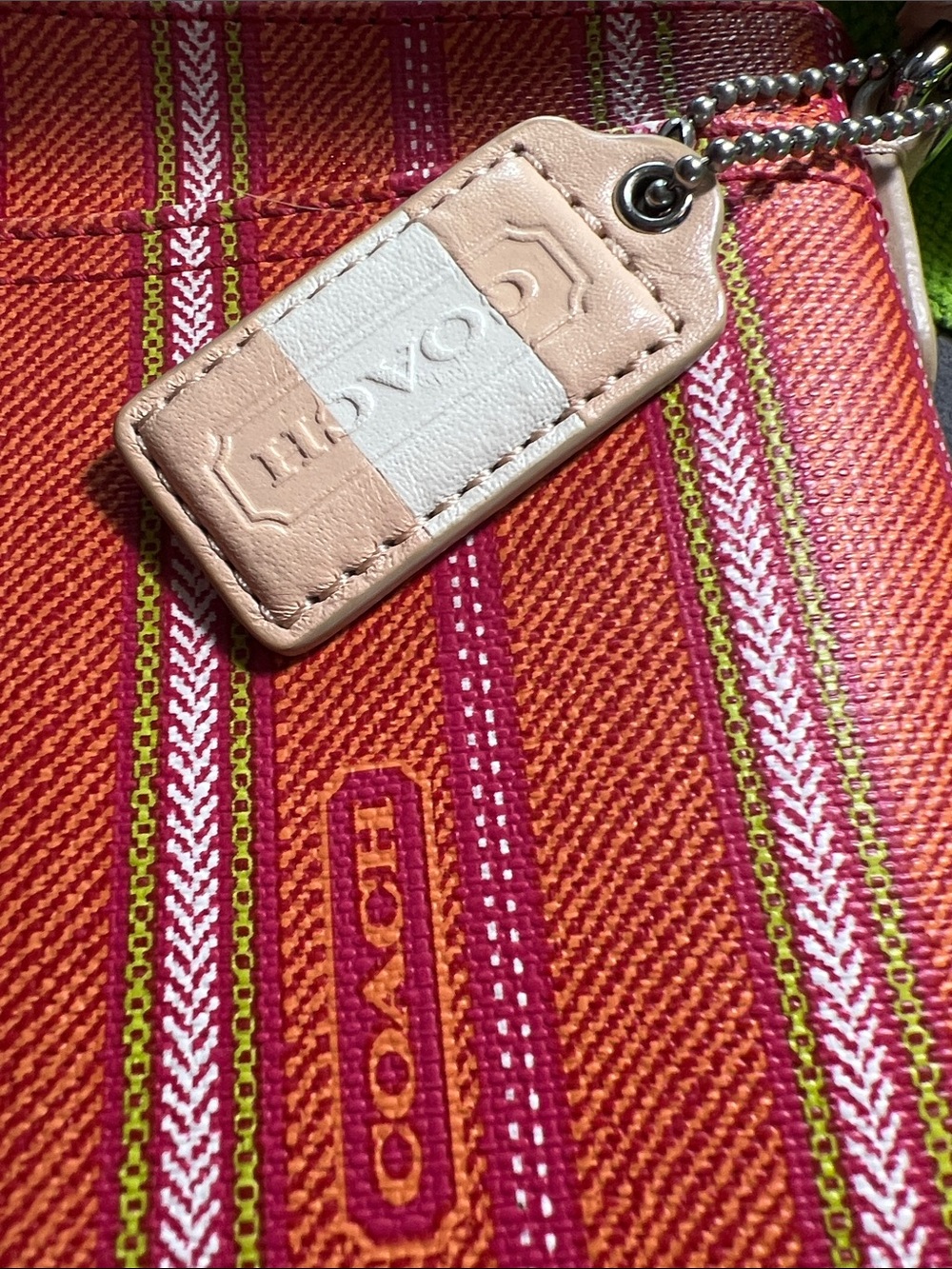 Coach adjustable Crossbody one exterior pocket interior has a slip pocket also - Picture 5 of 8